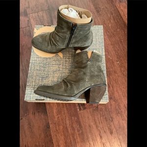 Born Aire Suede Boot Womens size 6  NEW IN BOX